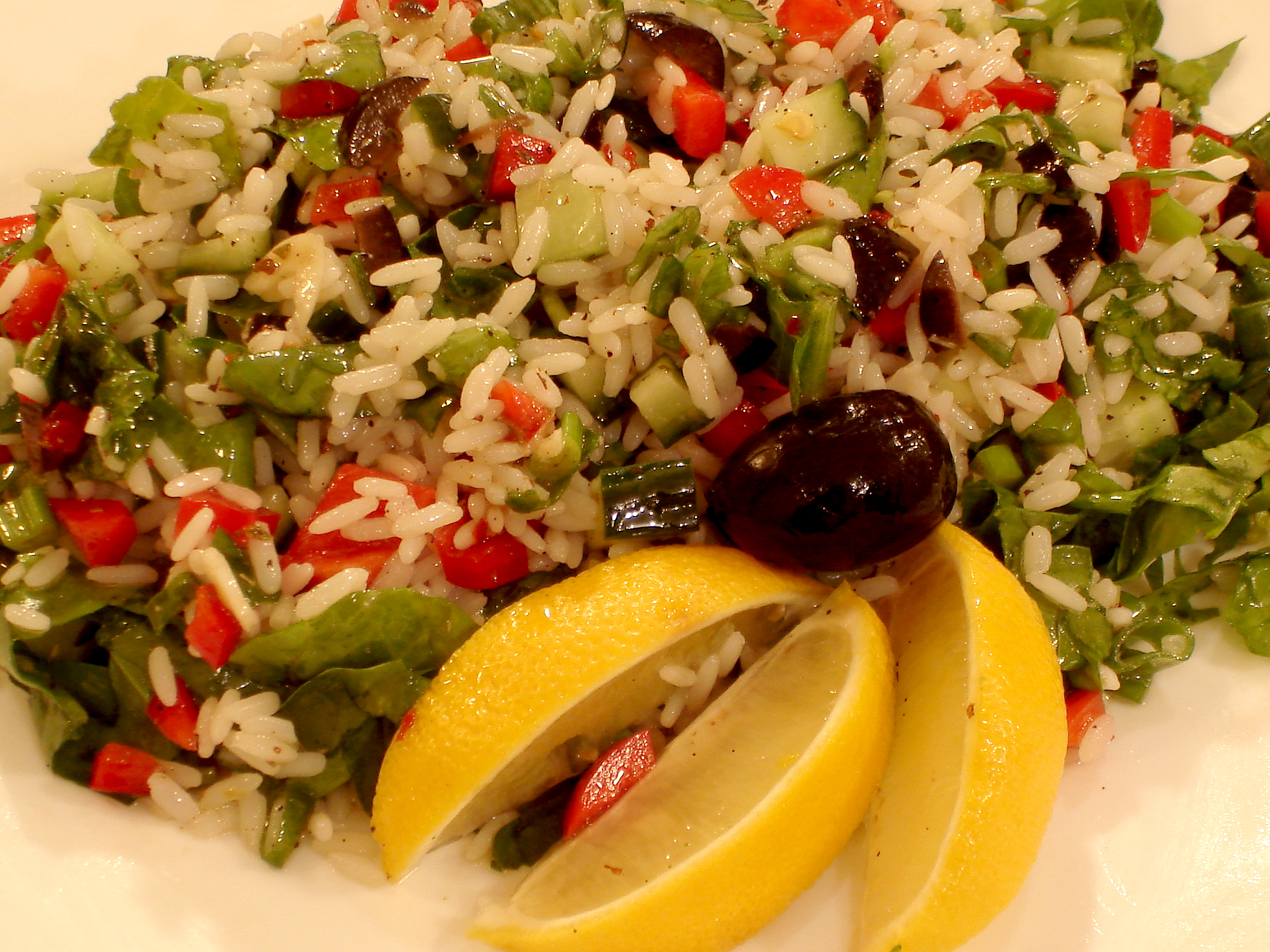 Средиземноморска оризова салата